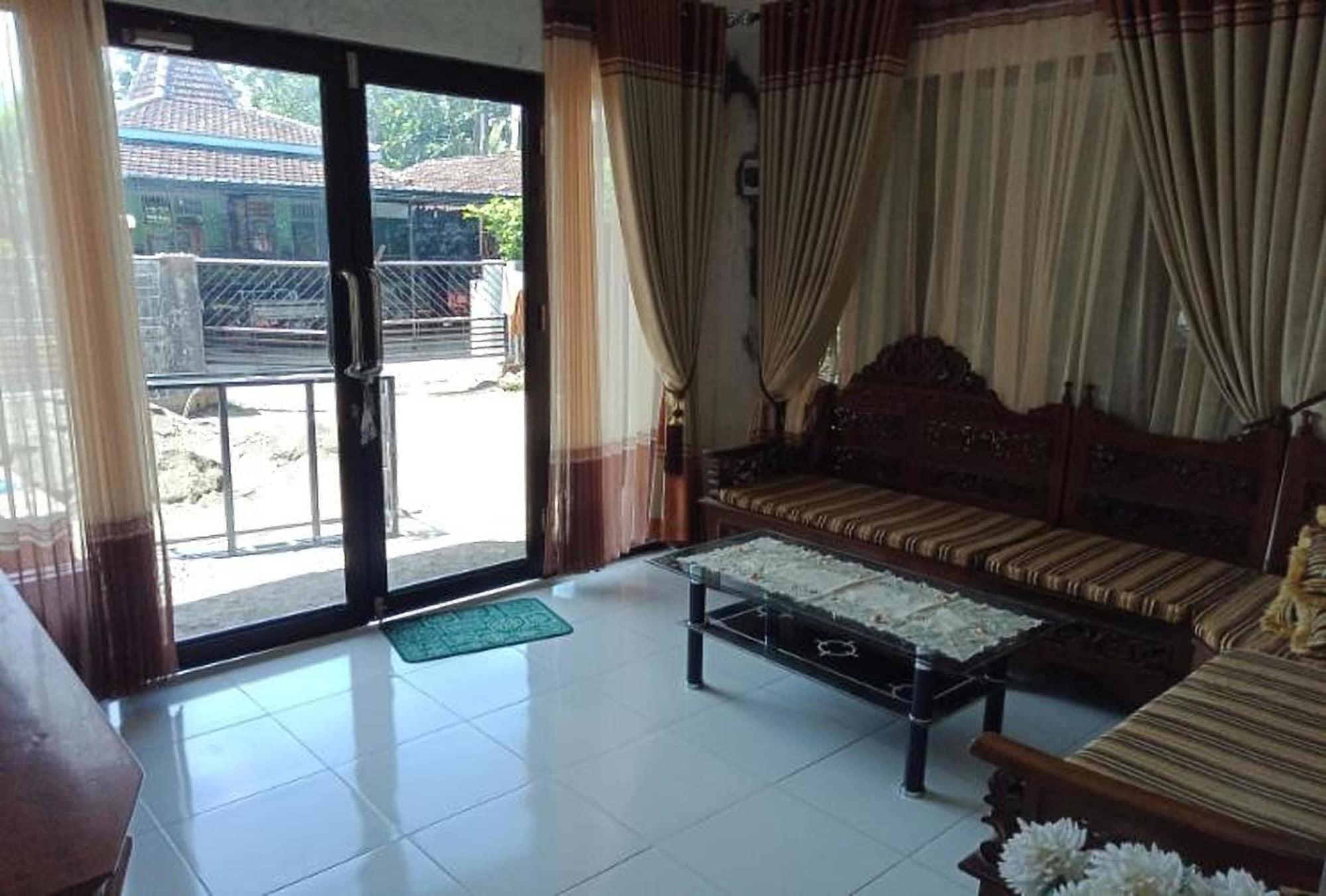 Gandrung City Hostel Banyuwangi  Esterno foto