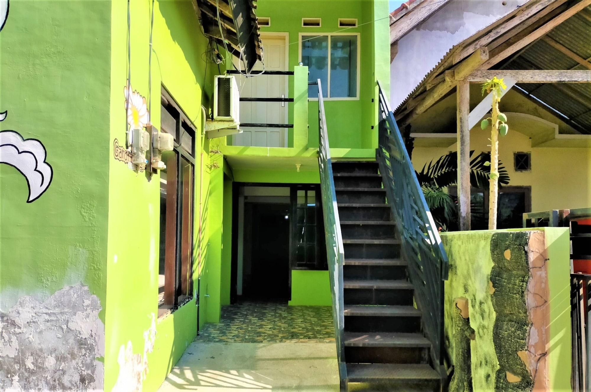 Gandrung City Hostel Banyuwangi  Esterno foto