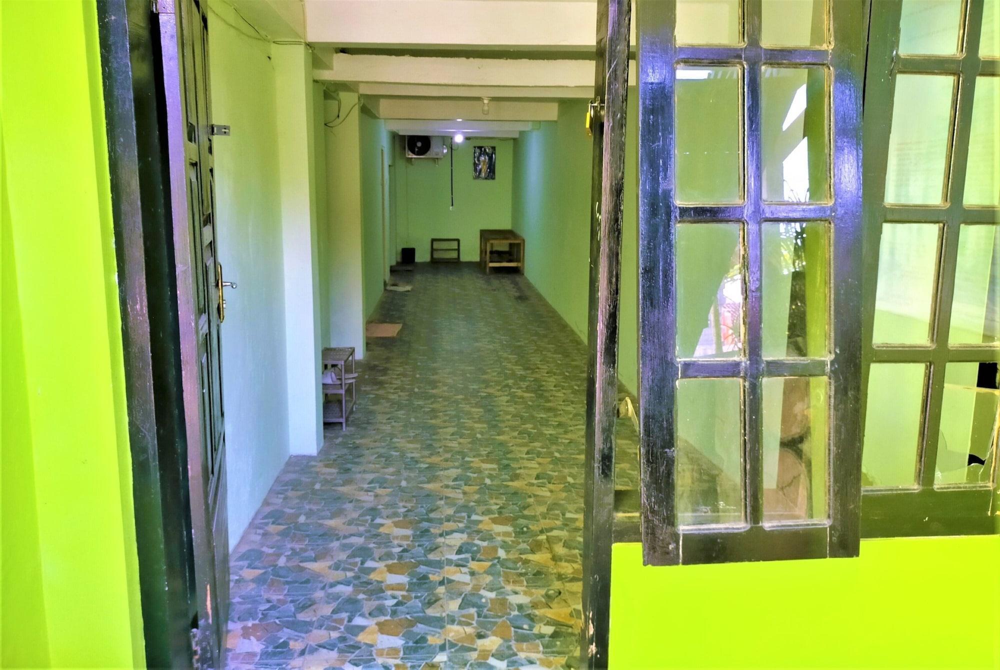 Gandrung City Hostel Banyuwangi  Esterno foto